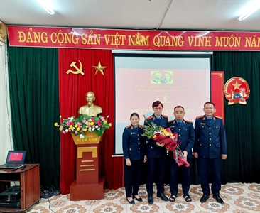 Viện KSND huyện Thanh Trì và quận Hai Bà Trưng tổ chức Lễ kết nạp đảng viên mới